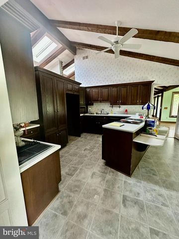 1900 COMPTON DRIVE, Harrisburg, PA 17112