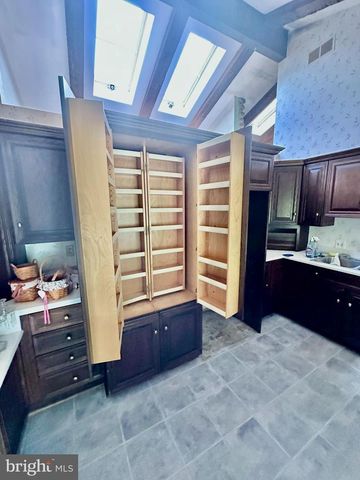 1900 COMPTON DR, Harrisburg, PA 17112