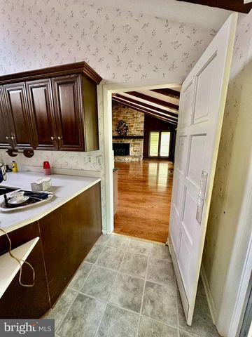 1900 COMPTON DRIVE, Harrisburg, PA 17112