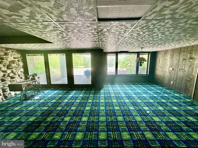 1900 COMPTON DR, Harrisburg, PA 17112