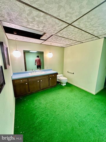 1900 COMPTON DR, Harrisburg, PA 17112