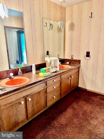 1900 COMPTON DR, Harrisburg, PA 17112