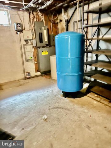 1900 COMPTON DR, Harrisburg, PA 17112