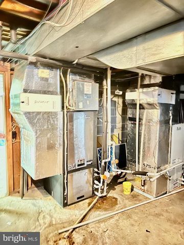 1900 COMPTON DR, Harrisburg, PA 17112