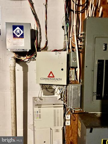 1900 COMPTON DR, Harrisburg, PA 17112