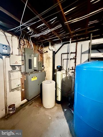 1900 COMPTON DR, Harrisburg, PA 17112