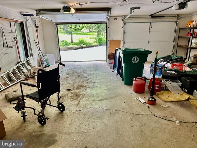 1900 COMPTON DR, Harrisburg, PA 17112