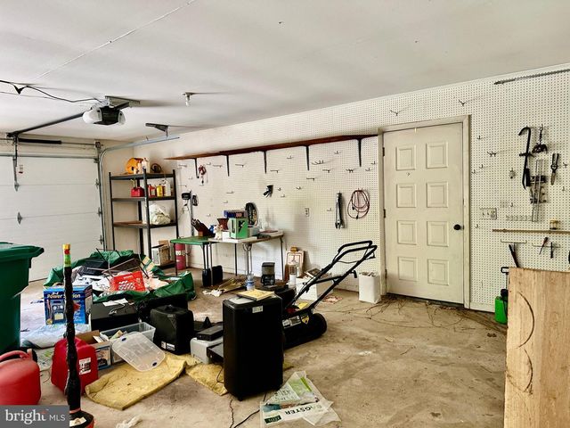 1900 COMPTON DR, Harrisburg, PA 17112