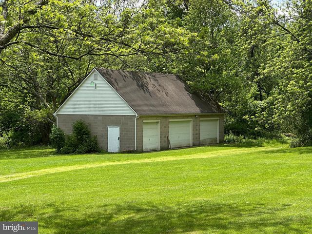 1900 COMPTON DR, Harrisburg, PA 17112