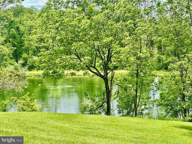 1900 COMPTON DR, Harrisburg, PA 17112