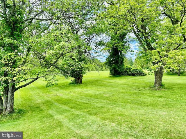 1900 COMPTON DR, Harrisburg, PA 17112