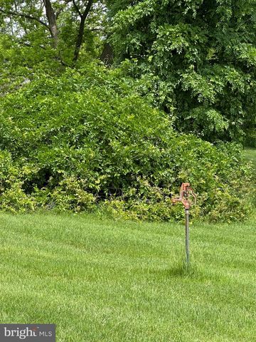 1900 COMPTON DR, Harrisburg, PA 17112