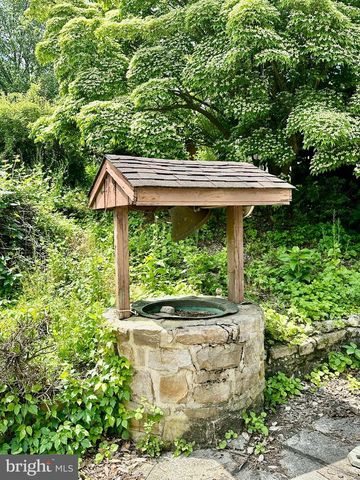 1900 COMPTON DR, Harrisburg, PA 17112