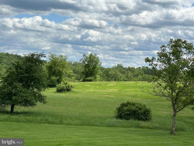 1900 COMPTON DR, Harrisburg, PA 17112