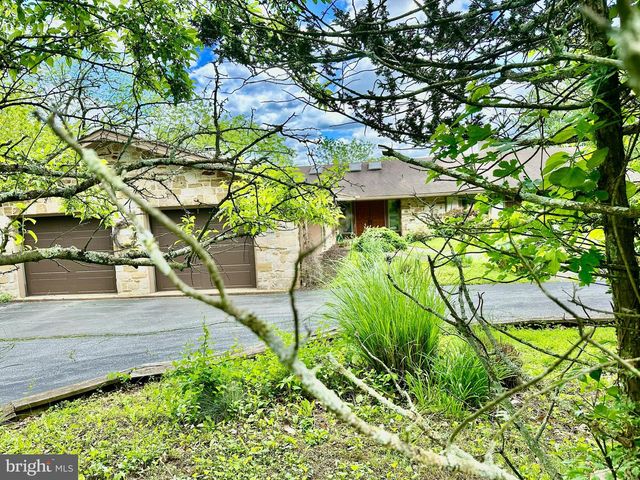 1900 COMPTON DRIVE, Harrisburg, PA 17112