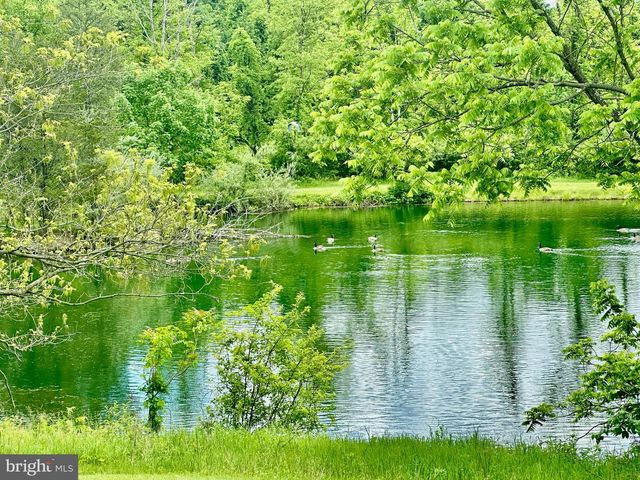 1900 COMPTON DR, Harrisburg, PA 17112