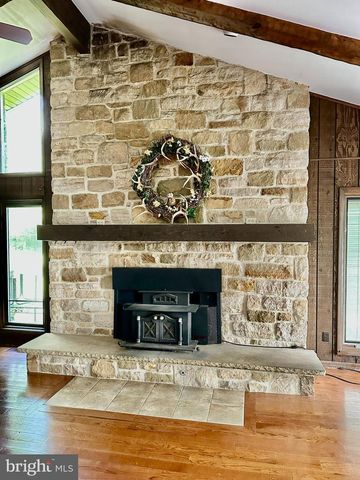 1900 COMPTON DR, Harrisburg, PA 17112