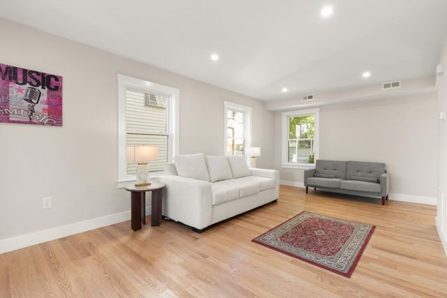 709 Belmont St, Belmont, MA 02478