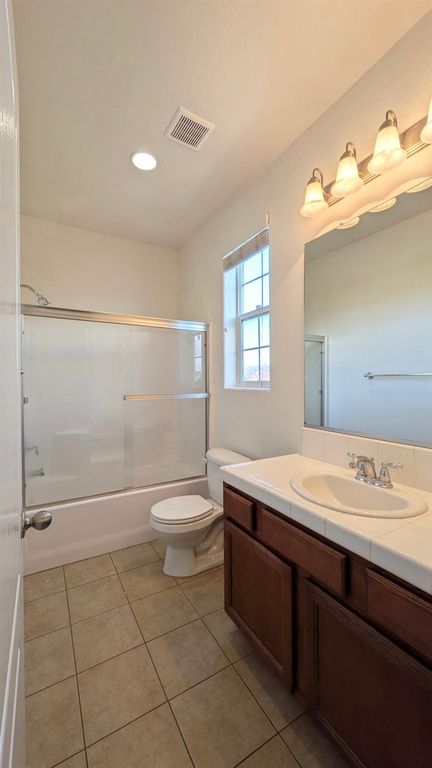 Image 22 of property listing at 4361 W Artemisa Drive, Fresno, CA 93722