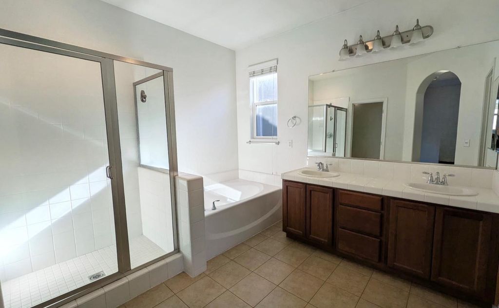 Image 32 of property listing at 4361 W Artemisa Drive, Fresno, CA 93722