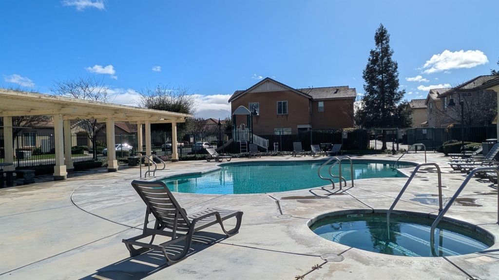 Image 42 of property listing at 4361 W Artemisa Drive, Fresno, CA 93722