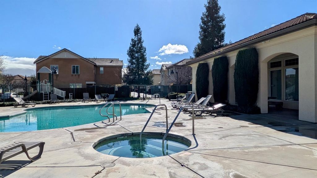 Image 43 of property listing at 4361 W Artemisa Drive, Fresno, CA 93722