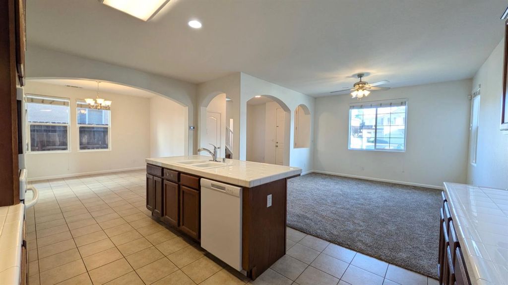 Image 8 of property listing at 4361 W Artemisa Drive, Fresno, CA 93722