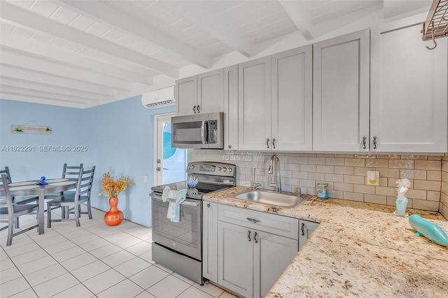 40 Pirates Dr, Key Largo, FL 33037