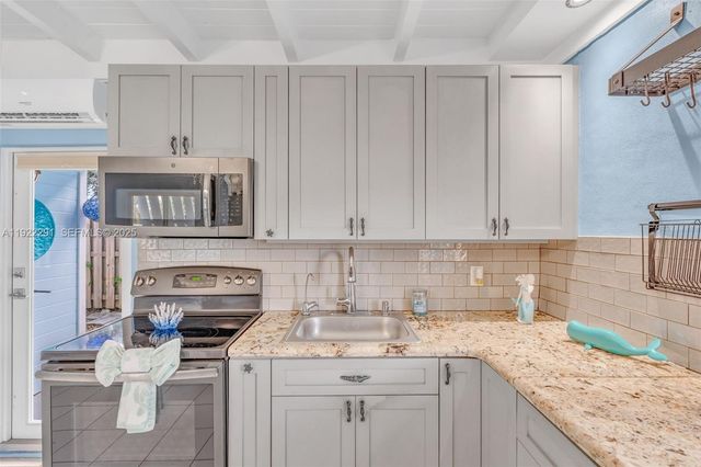 40 Pirates Dr, Key Largo, FL 33037