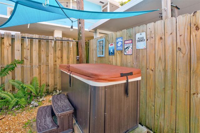 40 Pirates Dr, Key Largo, FL 33037