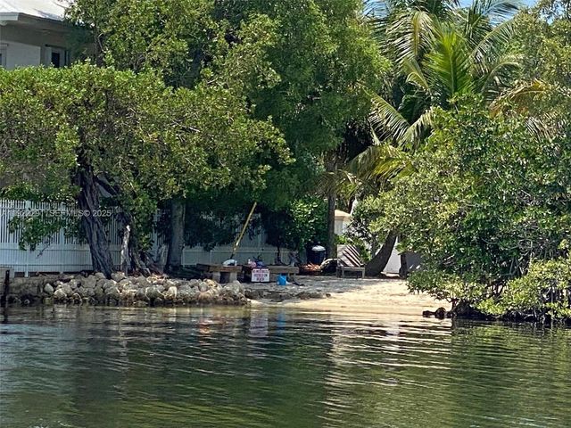 40 Pirates Dr, Key Largo, FL 33037