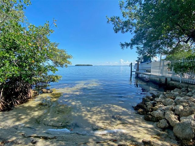 40 Pirates Dr, Key Largo, FL 33037