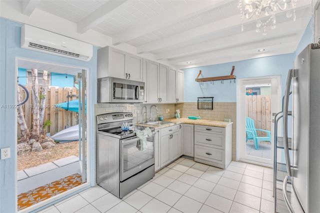 40 Pirates Dr, Key Largo, FL 33037