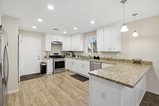 243 Angelus St, Turlock, CA 95380