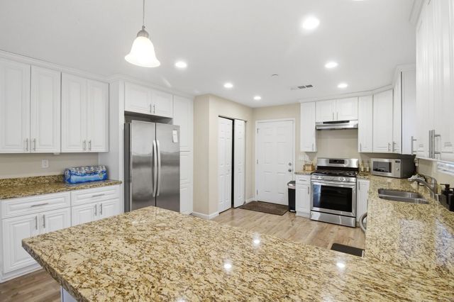 243 Angelus St, Turlock, CA 95380