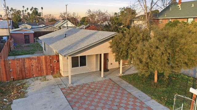 243 Angelus St, Turlock, CA 95380