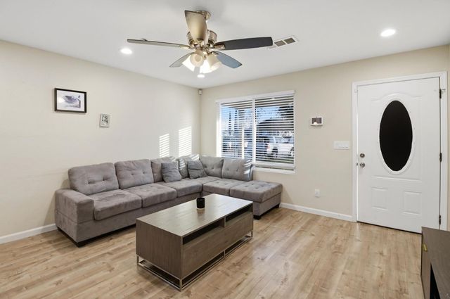 243 Angelus St, Turlock, CA 95380