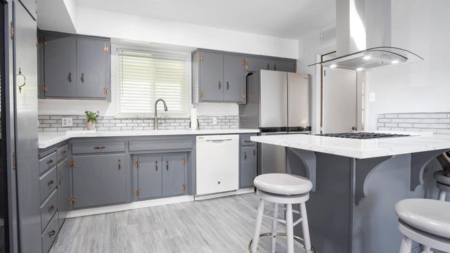 217 W Laura Avenue, Visalia, CA 93277