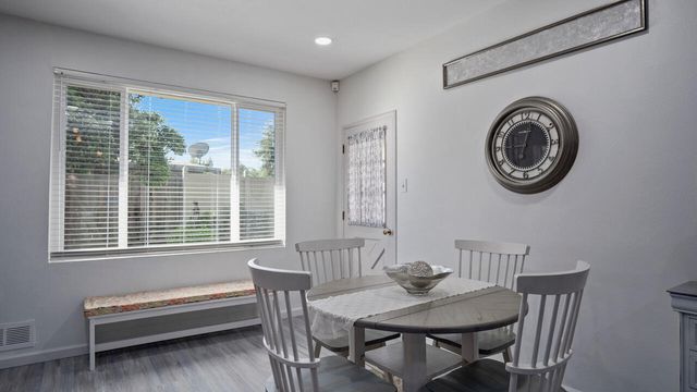 217 W Laura Avenue, Visalia, CA 93277