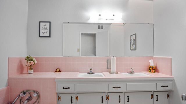 217 W Laura Avenue, Visalia, CA 93277