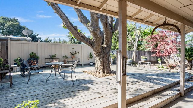 217 W Laura Avenue, Visalia, CA 93277