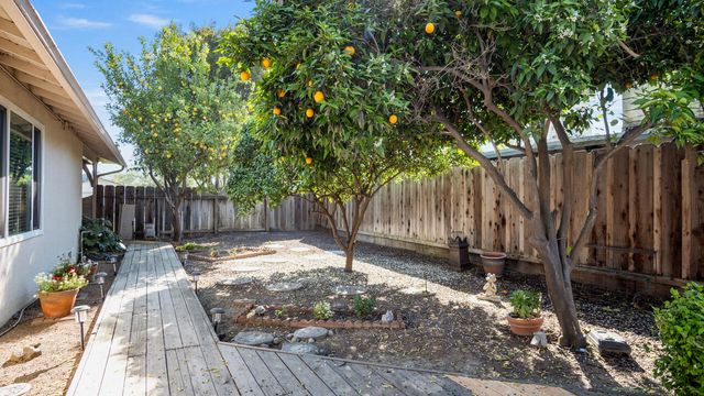 217 W Laura Avenue, Visalia, CA 93277