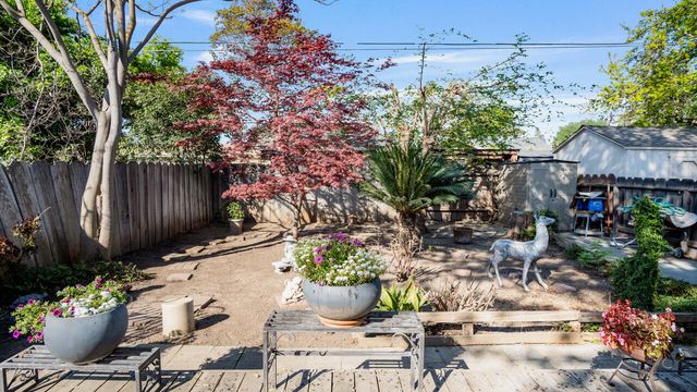 217 W Laura Avenue, Visalia, CA 93277