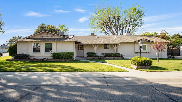 217 W Laura Avenue, Visalia, CA 93277