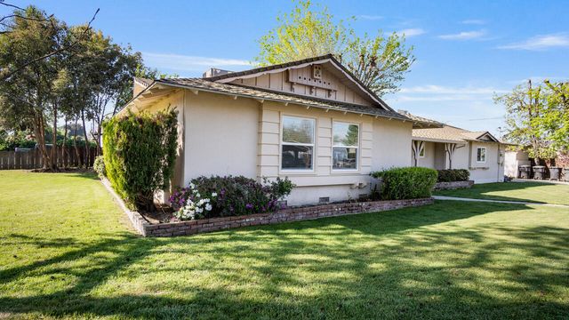 217 W Laura Avenue, Visalia, CA 93277