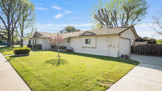 217 W Laura Avenue, Visalia, CA 93277