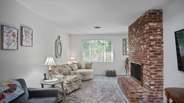 217 W Laura Avenue, Visalia, CA 93277