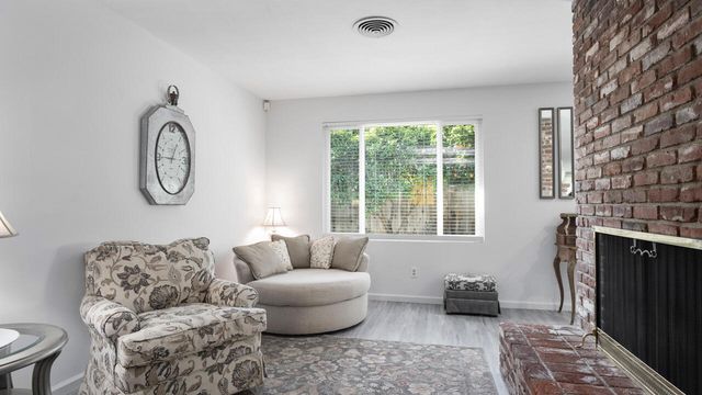 217 W Laura Avenue, Visalia, CA 93277