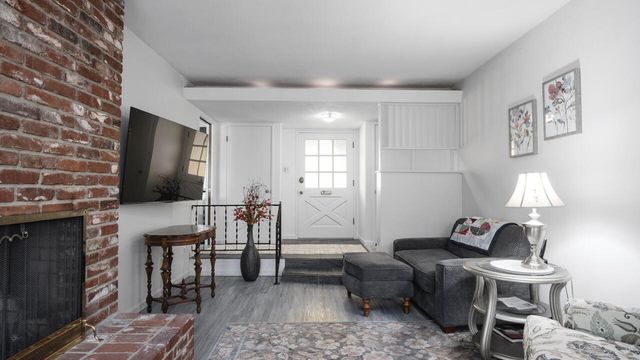 217 W Laura Avenue, Visalia, CA 93277