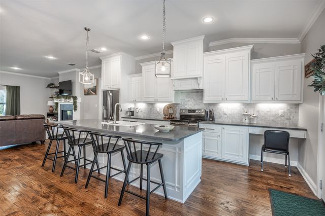 228 Colt Drive, Lake Kiowa, TX 76240